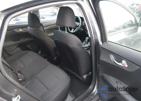 2021 Kia Forte Fe z USA, uszkodzony, nr VIN 3KPF24AD4ME401593